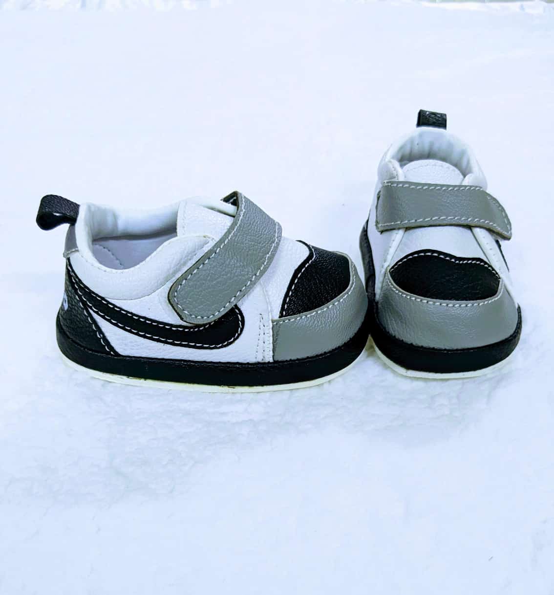 Nike Shaped tiny shoes for Kids (0-12 months)